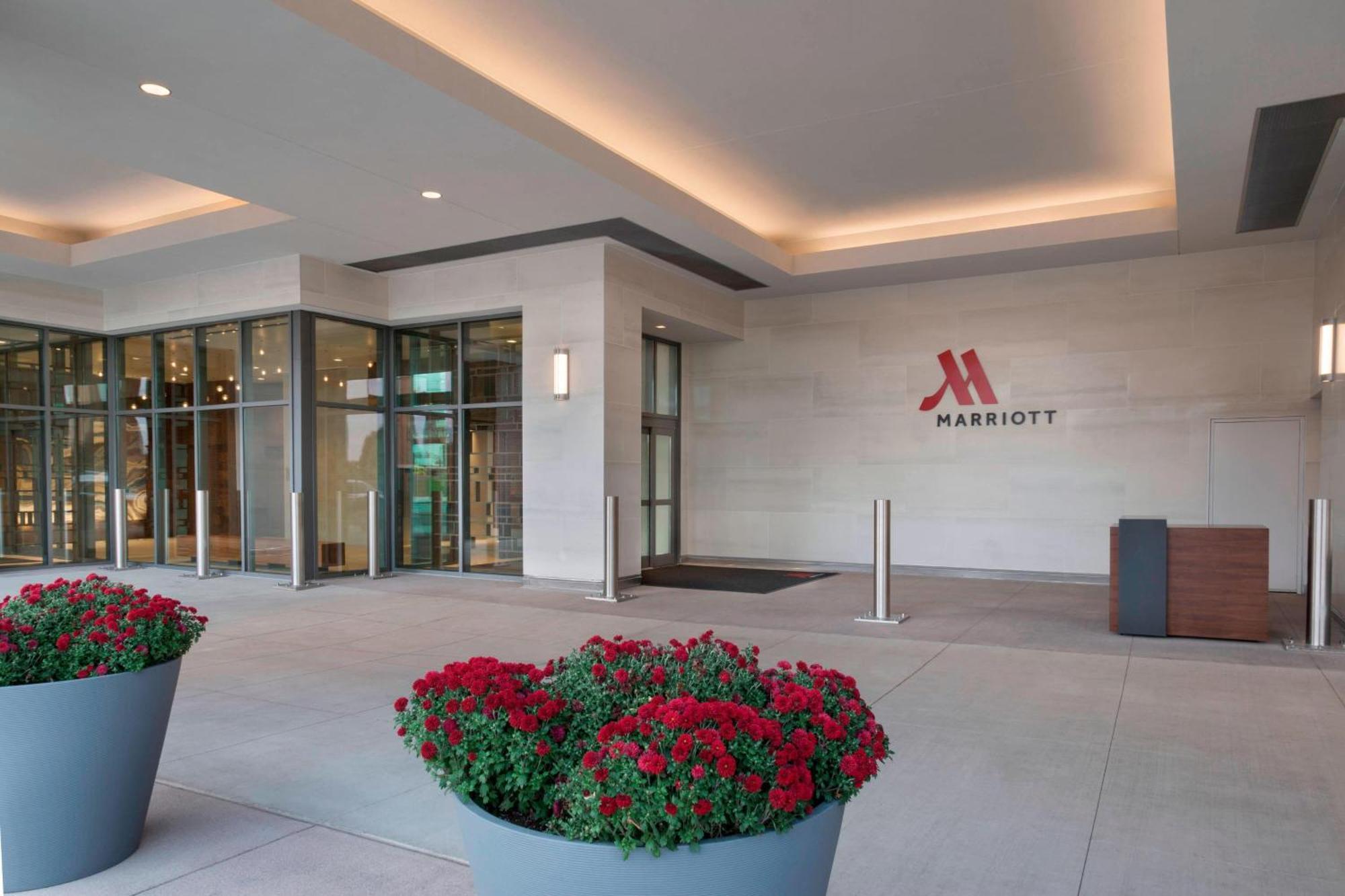 Buffalo Marriott At Lecom Harborcenter Hotel Exterior foto